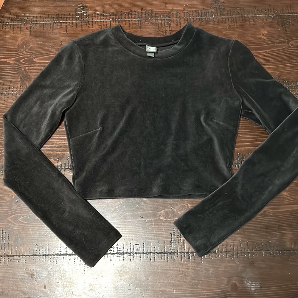 Velour black long sleeve crop